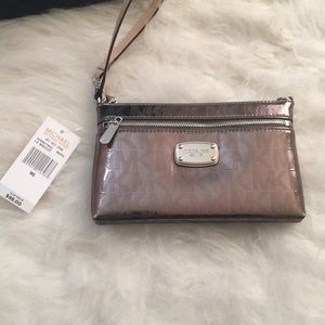Michael Kors wallet/ Clutch